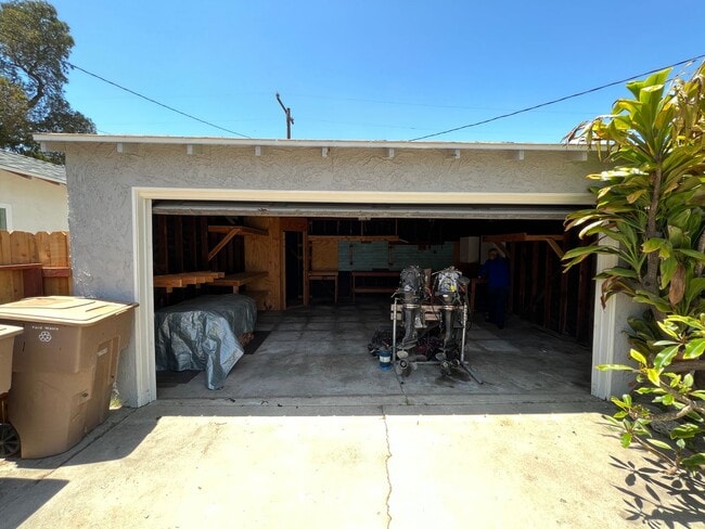 Building Photo - 3 Bedroom Midtown Ventura 1938 Charmer!