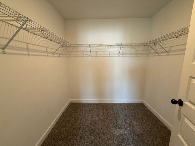 Building Photo - FOR RENT - Beautiful Townhome in Henderson...