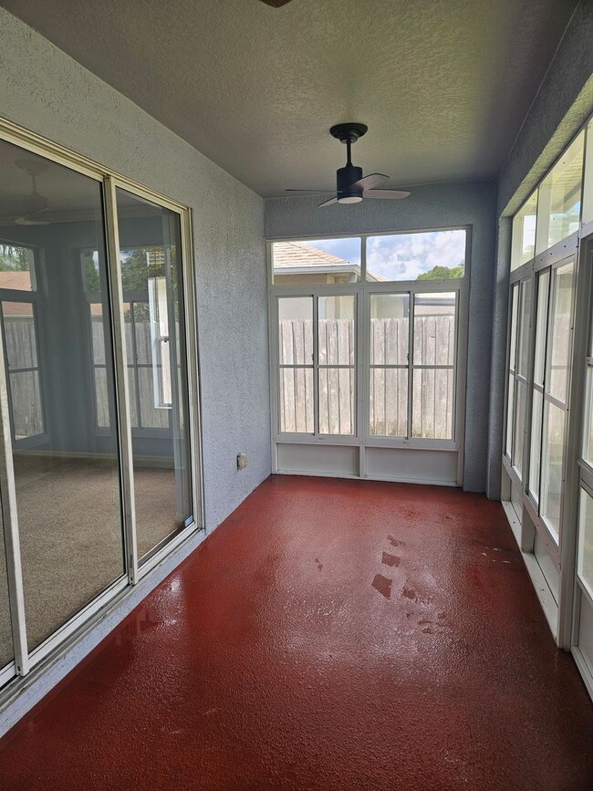 Building Photo - One-year lease starting in January, with free move-in for December.