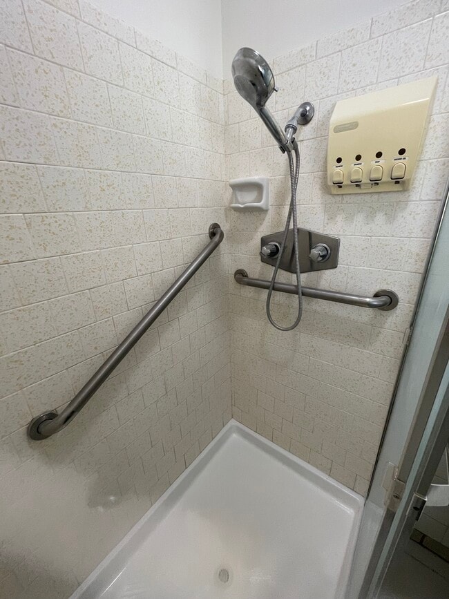 Building Photo - 1309 Cardinal St