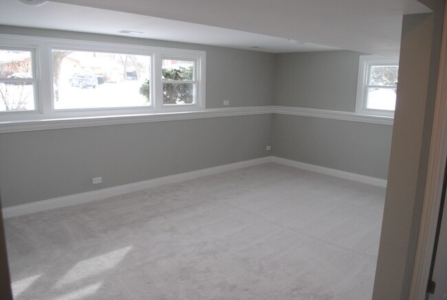 Building Photo - 39 Elmwood Dr