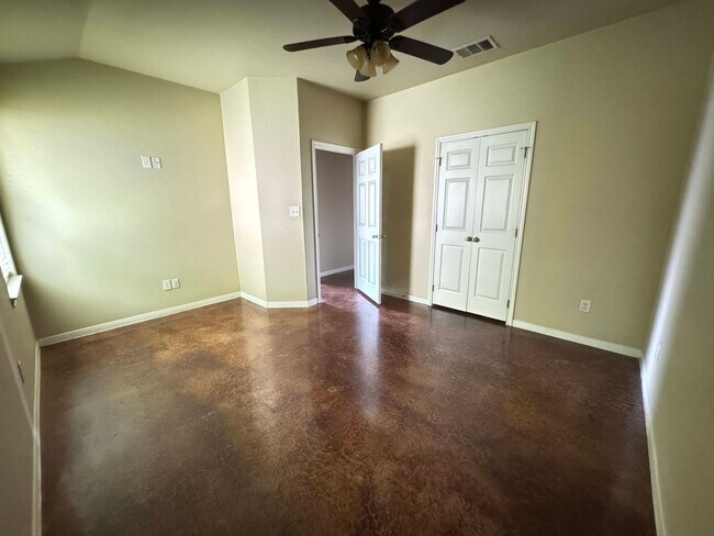 Building Photo - 4305 Cambridge Dr
