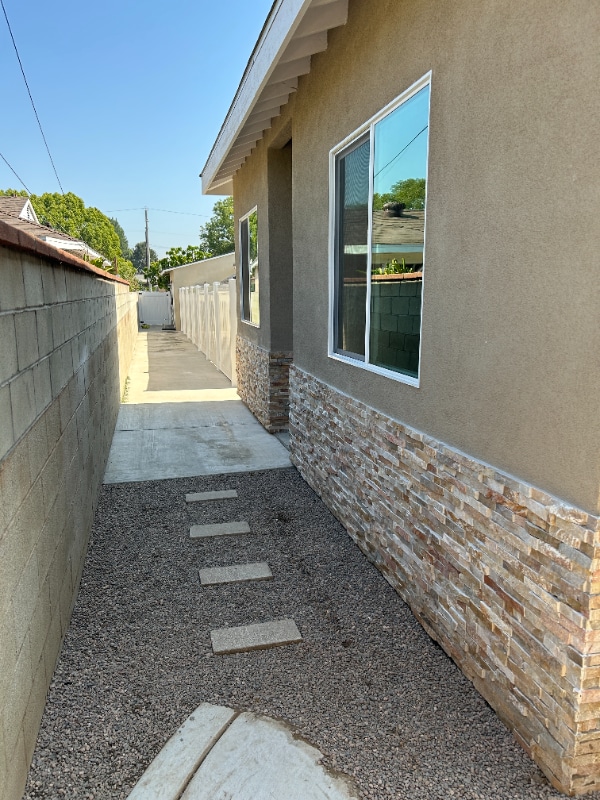 Building Photo - 201 S Mockingbird Ln