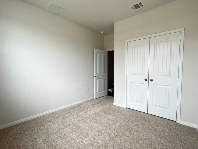 Building Photo - 105 Brody Ln