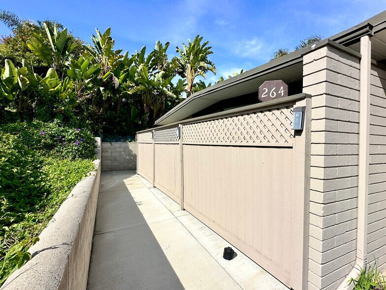 Building Photo - 264 Del Gado Rd