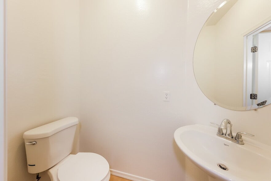 Building Photo - 10239 W Via Del Sol