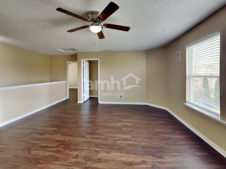 Building Photo - 6303 Abaca Way