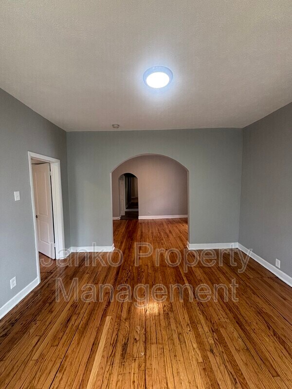 Building Photo - 7308 S Kenwood Ave