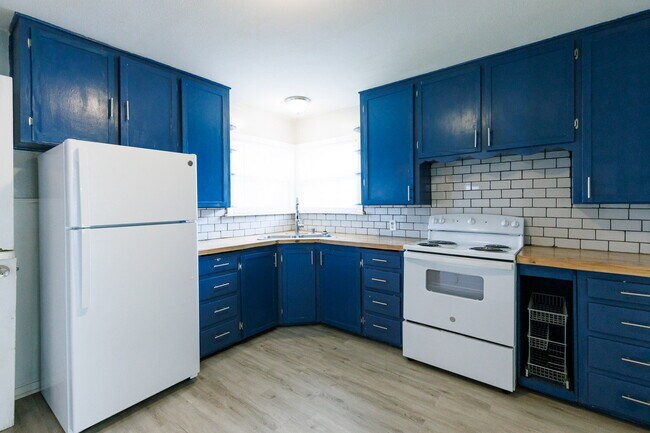 Building Photo - 3 bedroom just minutes away from TTU and Hospitals!