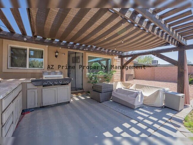 Building Photo - 1942 W Indianola Ave