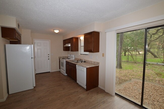 Building Photo - 9023 Sawtooth Ln