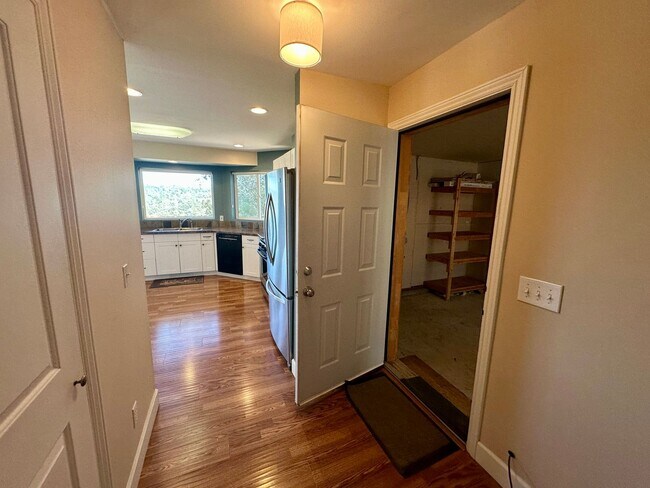 Building Photo - 3 Bedroom 2.5 Bathroom Home on 10 Acres Wi...