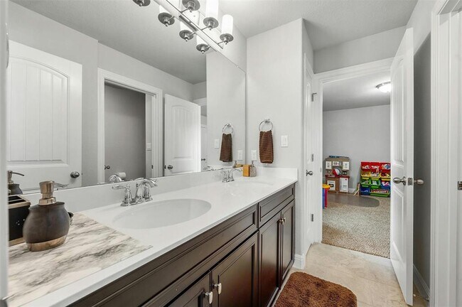 Building Photo - 15613 Cabrillo Way