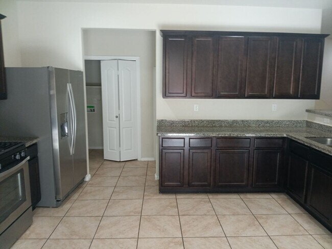 Building Photo - 4 Bedroom, 3 Bathroom! Lovely Home!