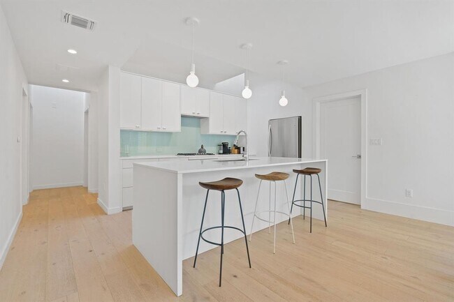 Building Photo - 2418 S 5th St