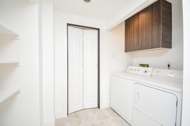 Building Photo - 49 Briar Hollow Ln
