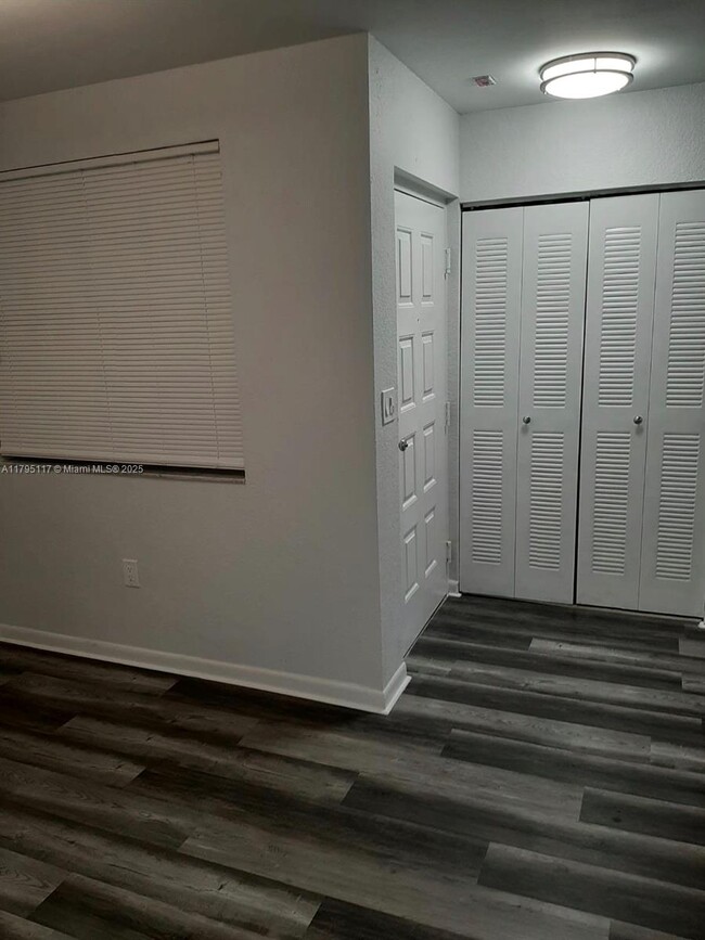Building Photo - 2881 N Oakland Forest Dr