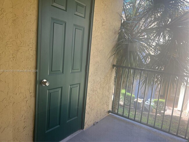 Building Photo - 949 Riverside Dr