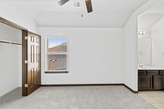 Building Photo - 221 Mandana St
