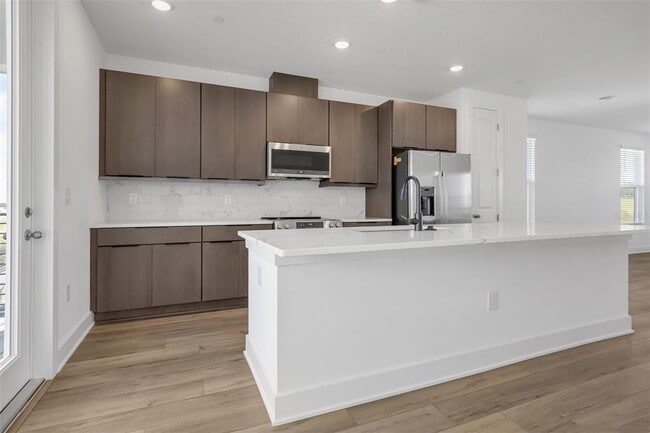 Building Photo - 15399 Hamlin Pk Dr