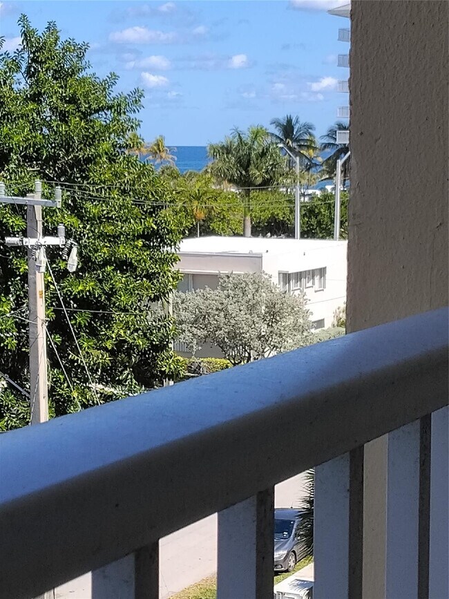 Building Photo - 1200 Hibiscus Ave