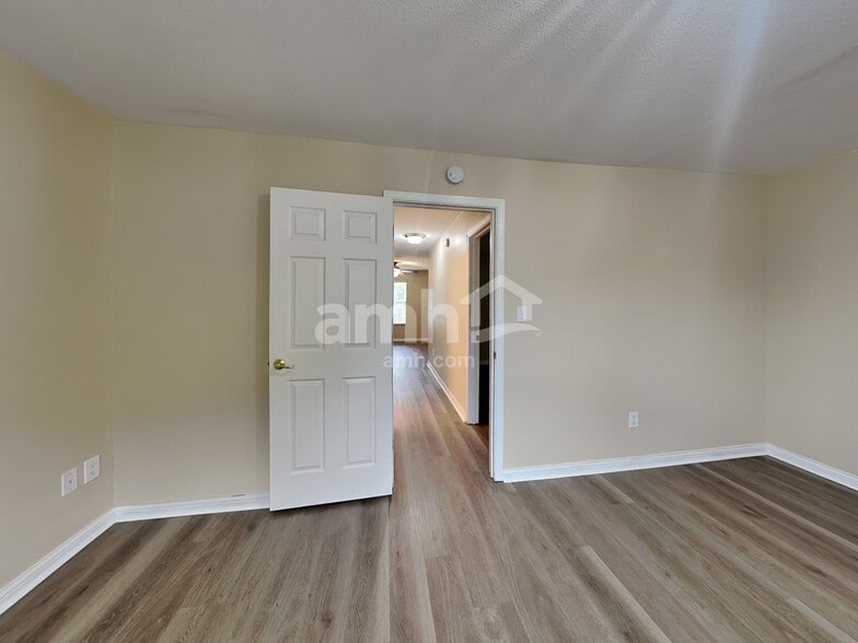 Building Photo - 8016 Lawrence Woods Ct