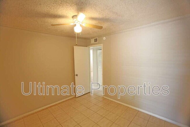 Building Photo - 2808 W Orangewood Ave