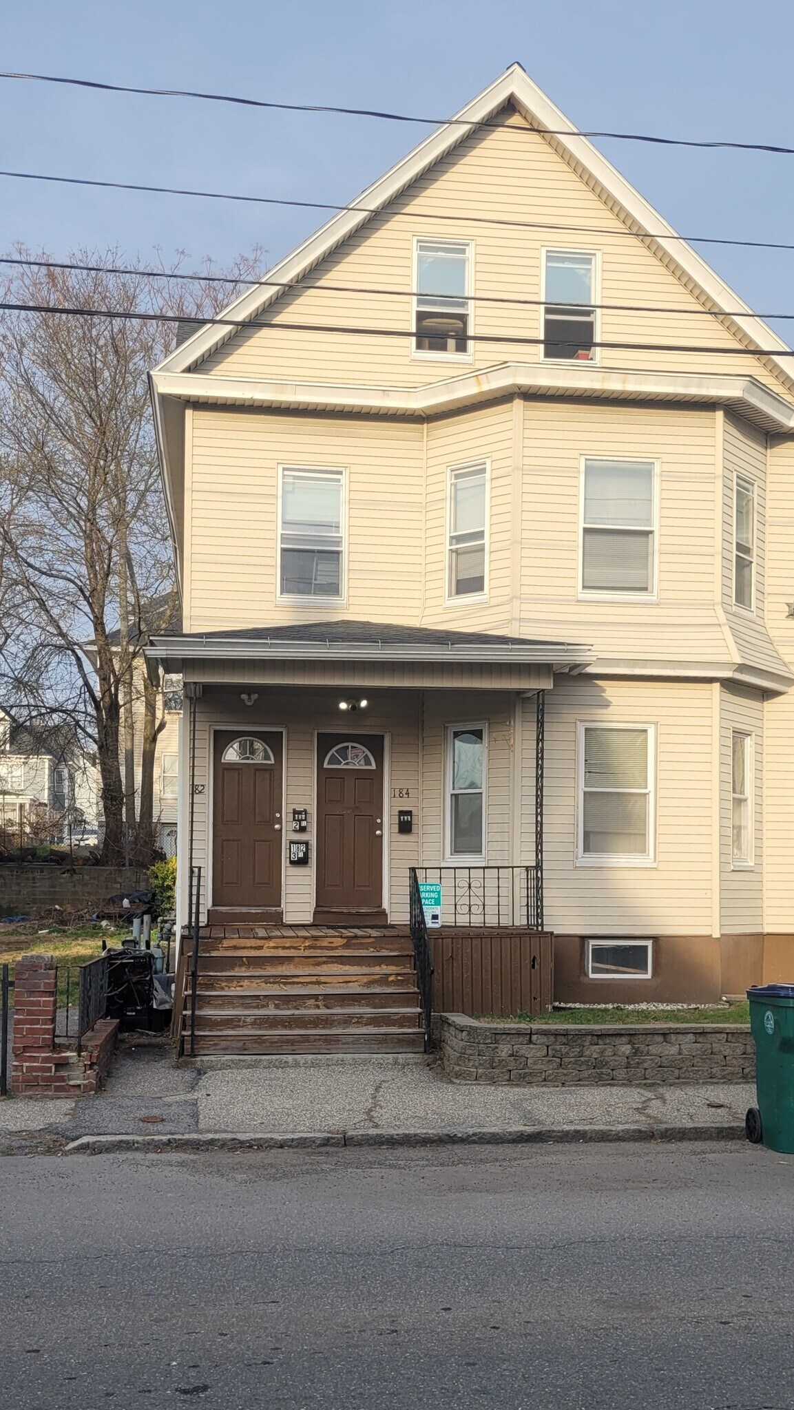 Building Photo - 182 Pleasant St