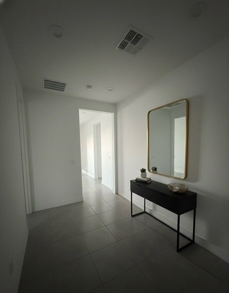 Building Photo - 2044 E Prairie Dog Dr