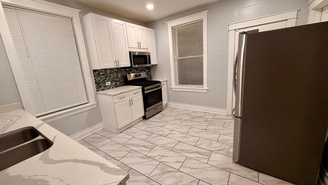 Building Photo - 6938 S Green St