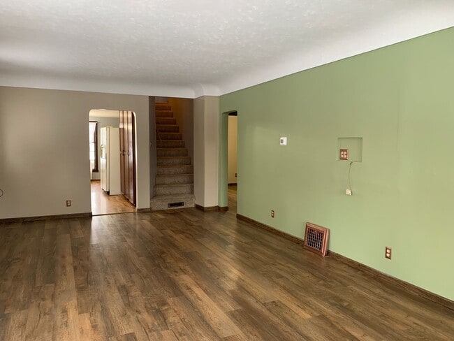 Building Photo - Charming Single Family Home