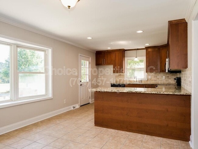 Building Photo - 6827 Woodstream Dr