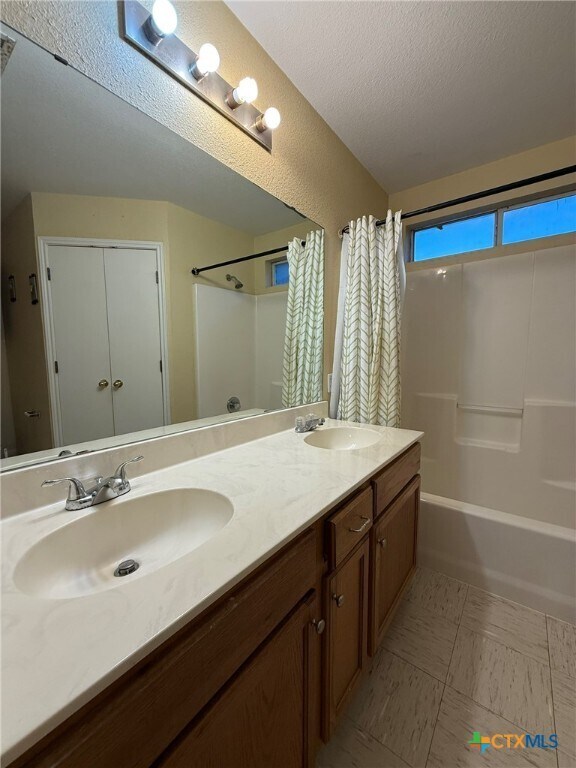 Building Photo - 2421 Hancock Dr