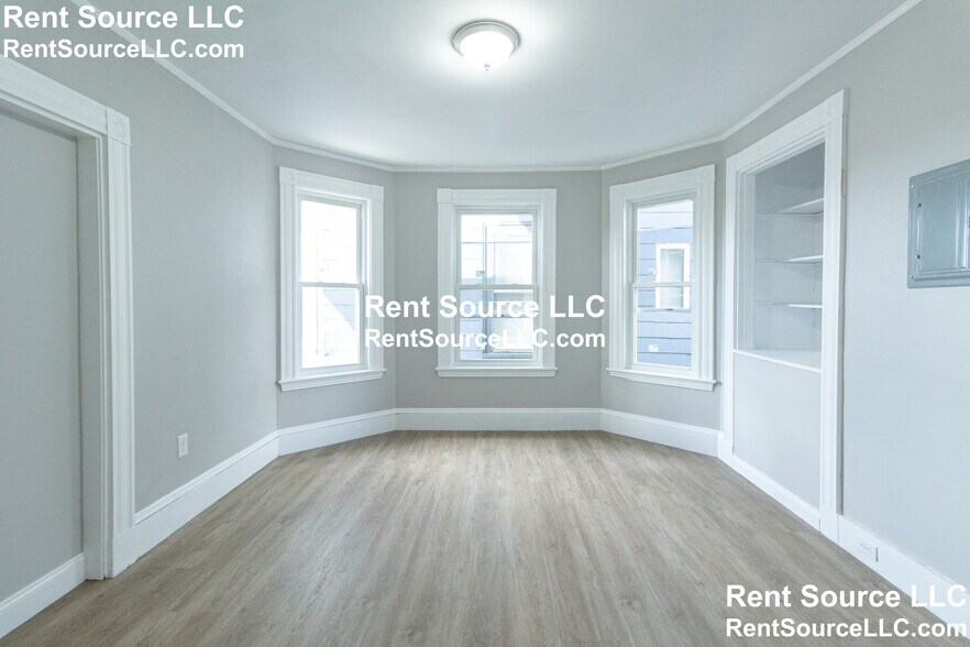 Building Photo - 97 Elm St