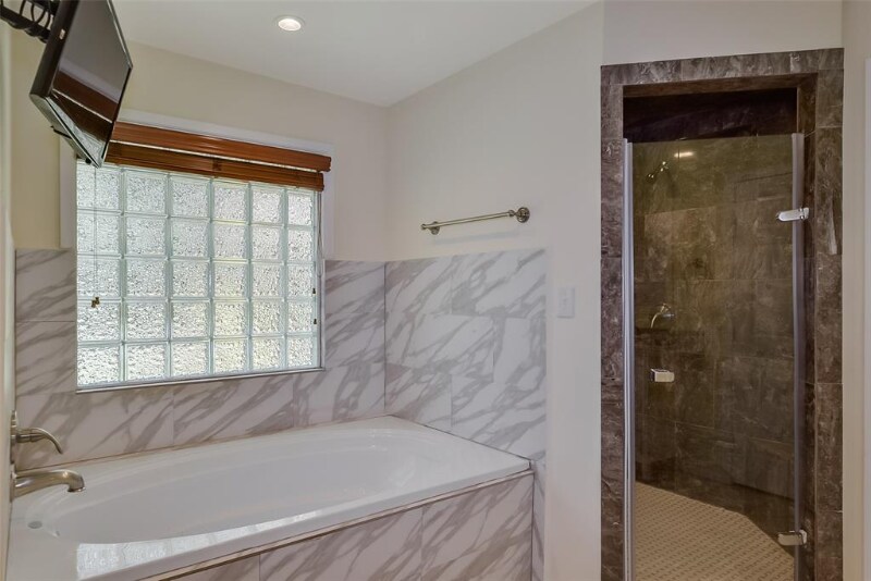 Building Photo - 6602 Point Clear Dr