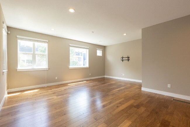 Building Photo - 6bd/4.5 bath home in Southwest Longmont!