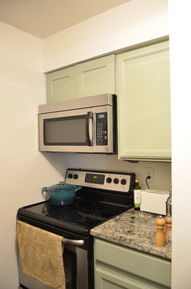 Building Photo - 4789 White Rock Cir