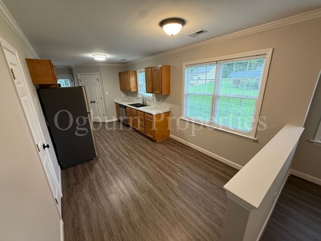 Building Photo - 1679 Thompson Dr