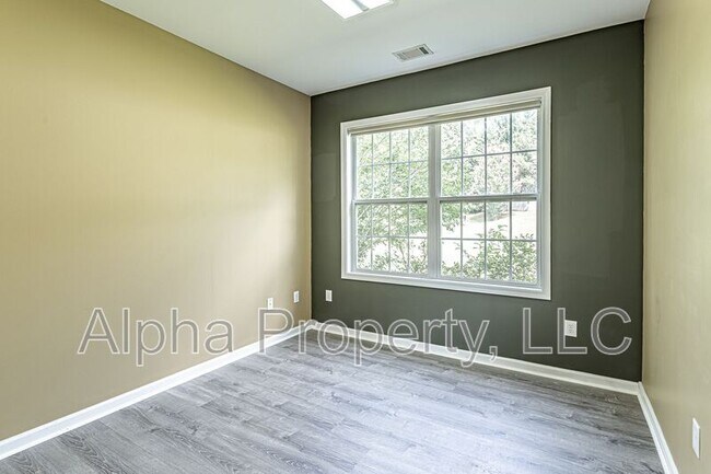 Building Photo - 504 Collingsworth Ln