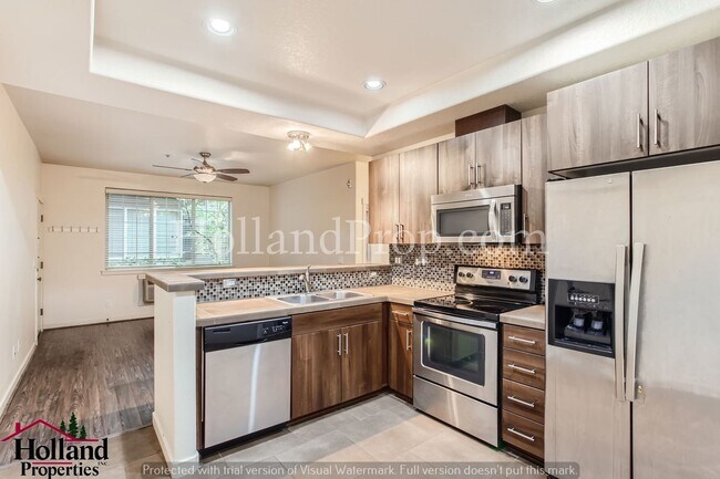 Building Photo - Cute 2 bedroom ground floor Condo located ...