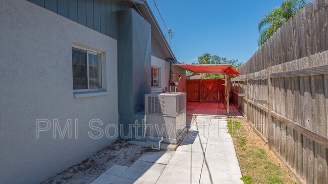 Building Photo - 3915 Allan Pl