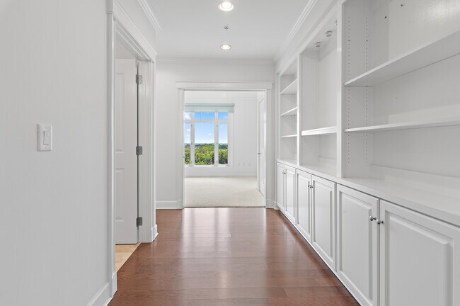 Building Photo - 400 Kelly Plantation Dr