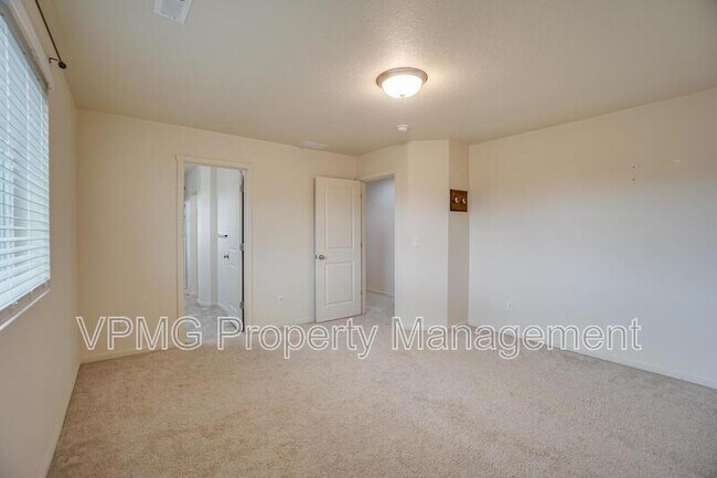 Building Photo - 11705 NE 131st Pl