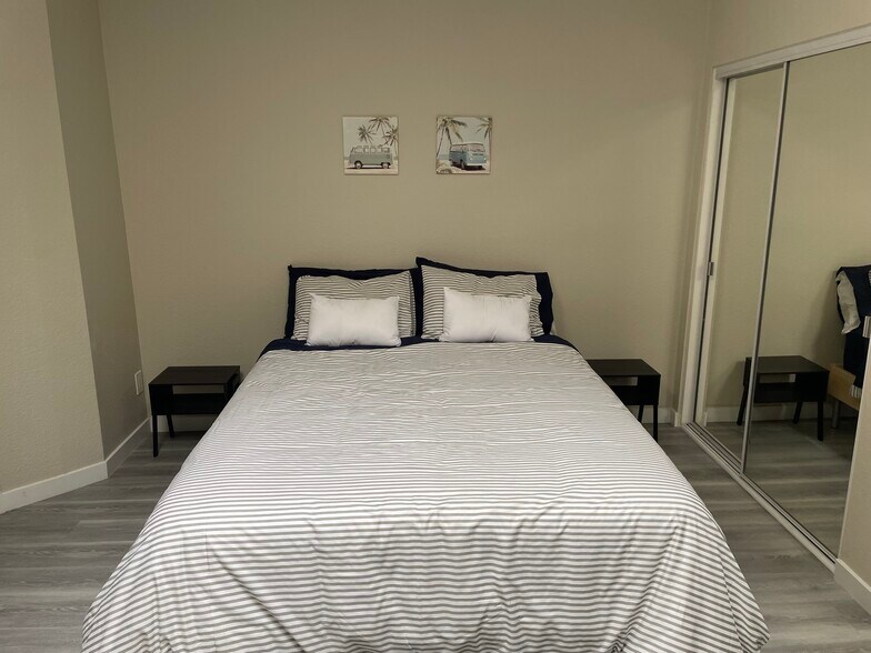 Bedroom - 626 Lake St