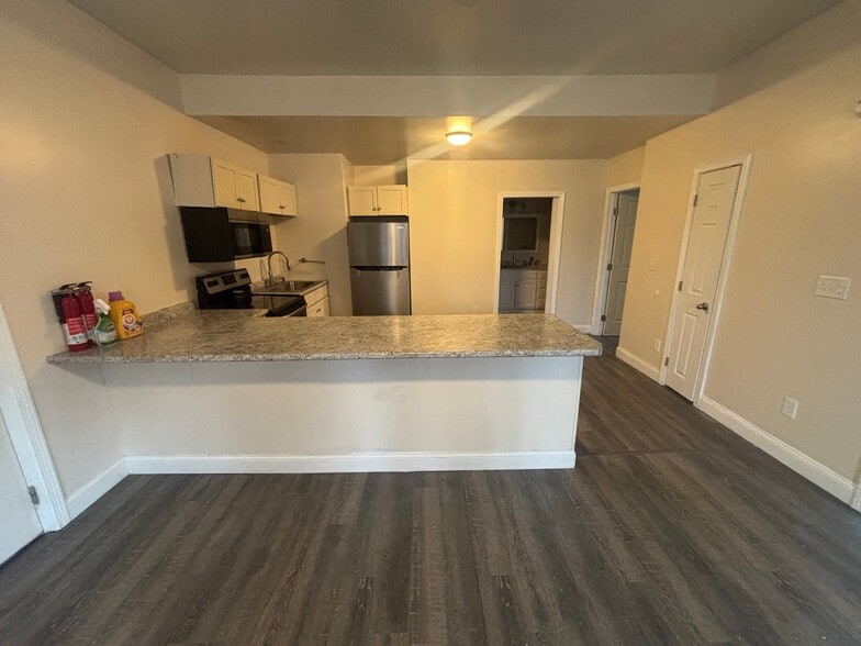 Building Photo - 253 Lisbon St