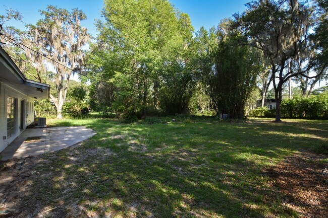 Building Photo - 3530 NW 34th Pl