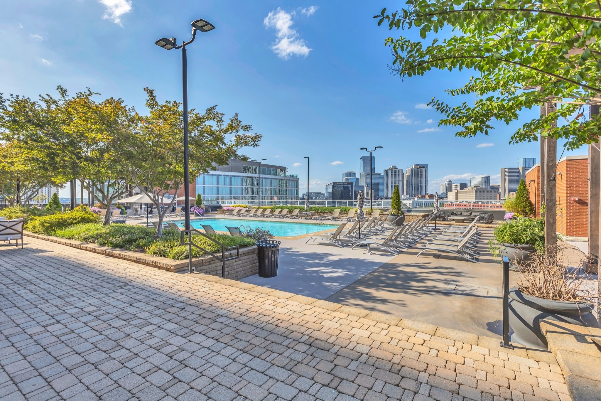 Building Photo - 600 12th Ave S