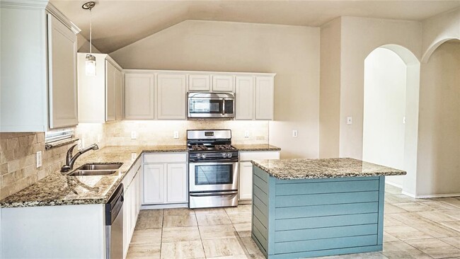 Building Photo - 9959 Driftwood Park Dr