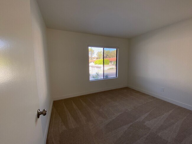 Building Photo - Stunning Townhome in Tanglewood Community