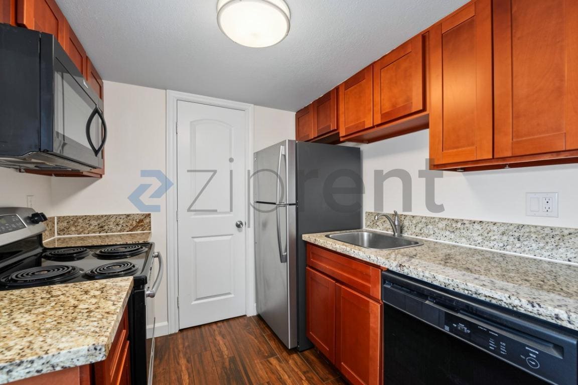 Building Photo - Unit B226